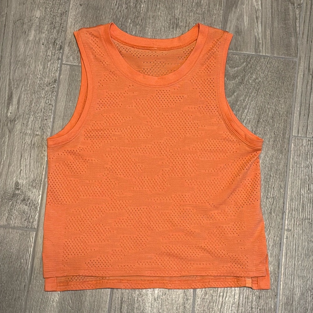 Lululemon train to be tank top
